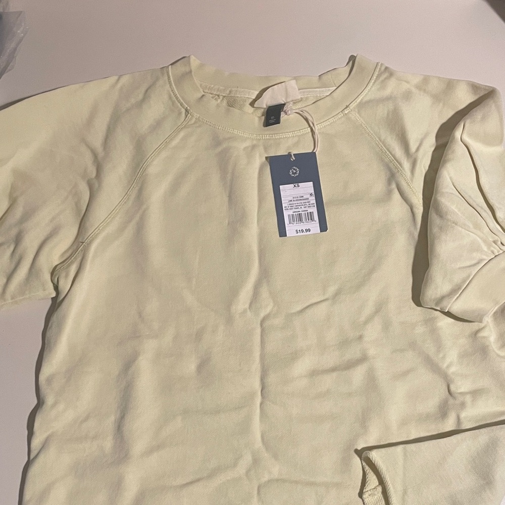 Universal Thread Light Yellow short sleeve Sweatshirt cropped